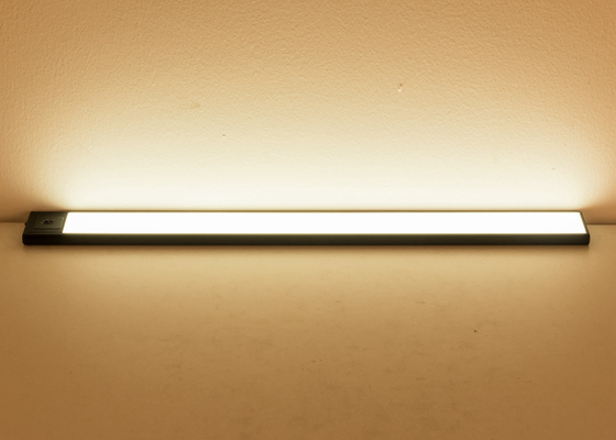 Luce notturna dell'interruttore della luce di Wave della mano del sensore di moto di IR ricaricabile per il guardaroba